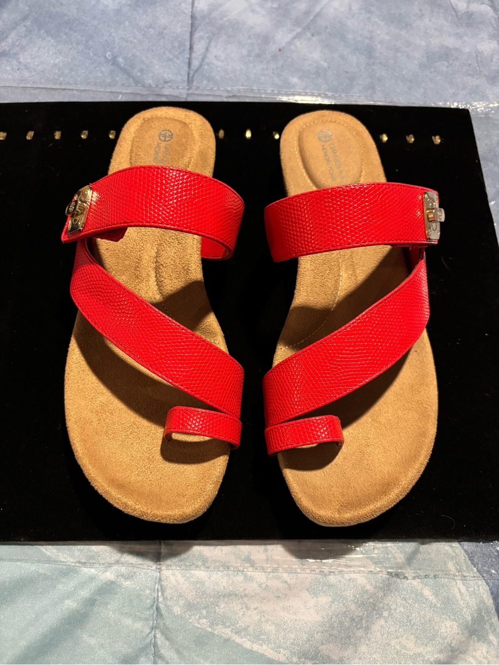 Giani Bernini Red Leather Toe-Ring Slide Sandal with Gold Logo Accent - Picture 2 of 9